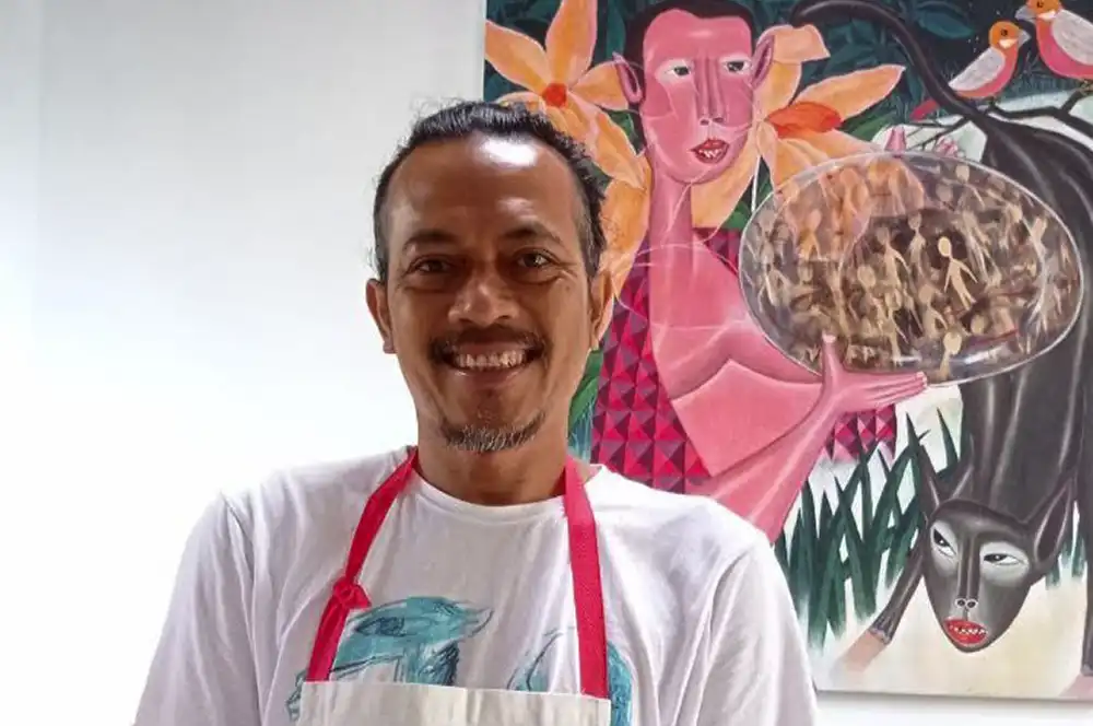 Balinese contemporary artist I Made Arya Palguna in his studio